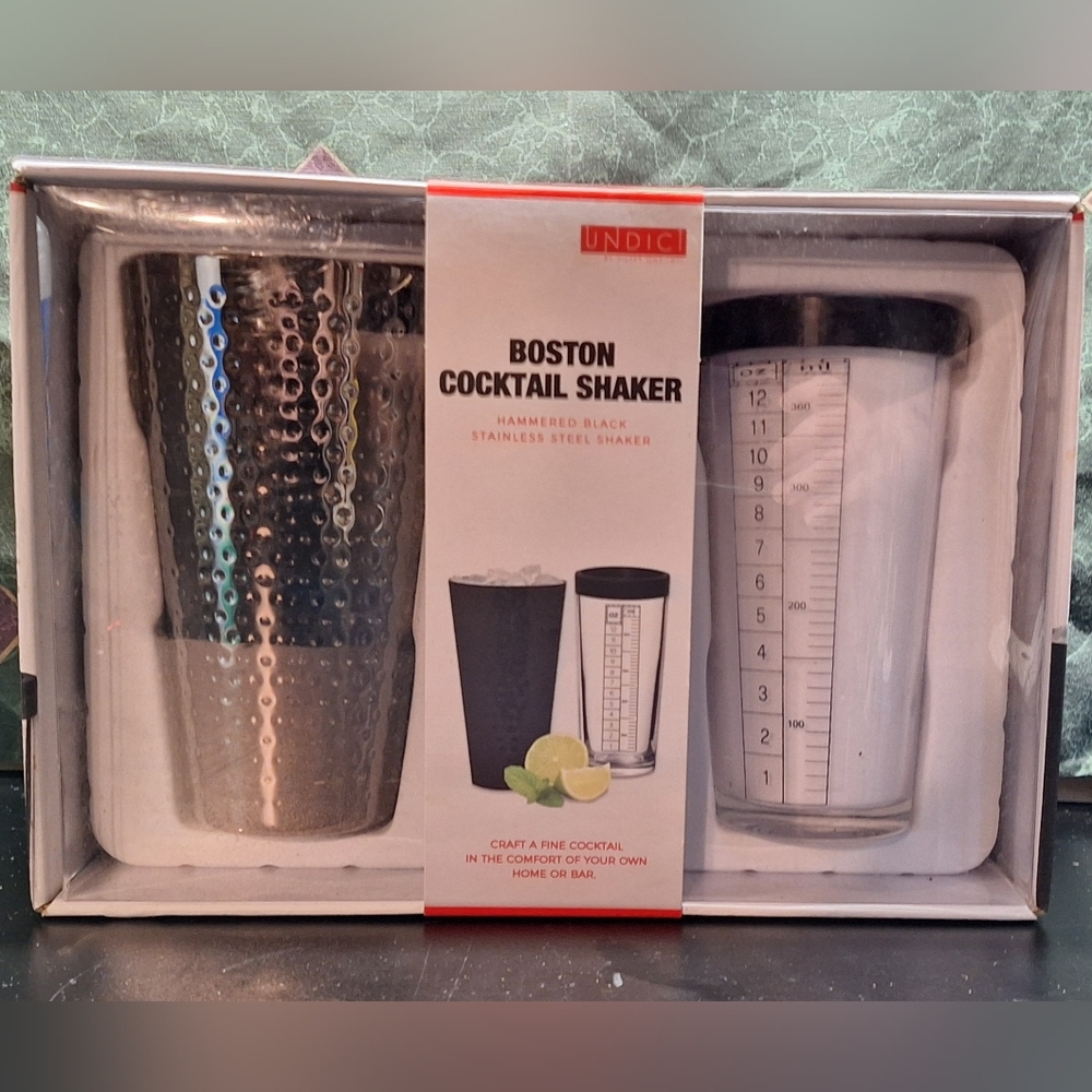 Sleek Black and Silver Bar Accessories Set